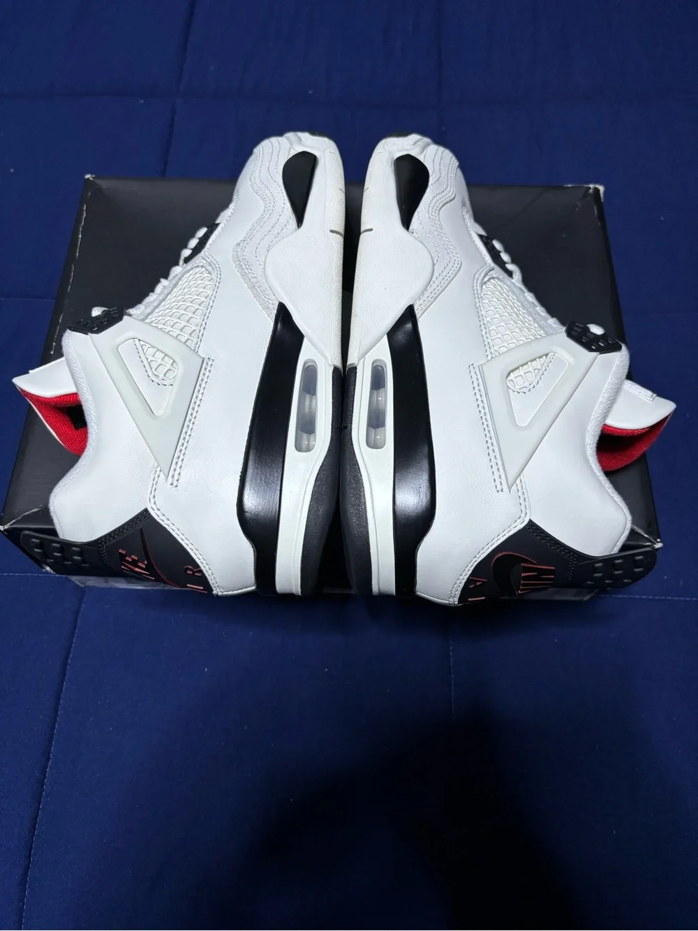 Jordan 4 Retro Flight Club 2026 Size 9.5